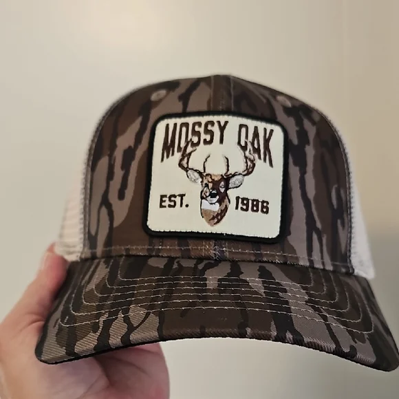 NWT Mossy Oak Brown Camo Trucker Hat with Deer Patch - Picture 5 of 11